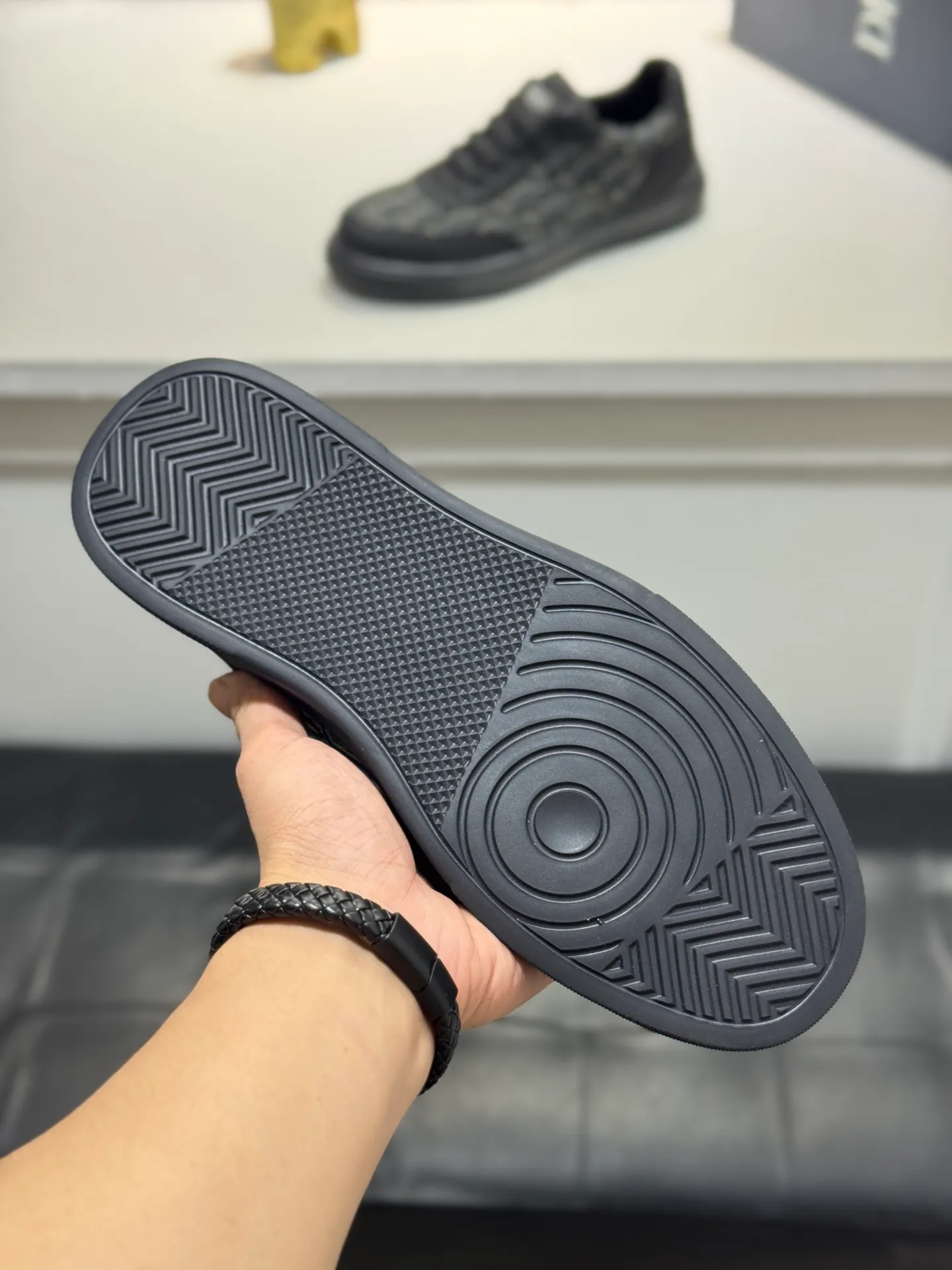 Men's men's shoes 💰400 [New model] 🌂🌂Dior (Dior) 🆕 Low-top casual shoes, carefully made of first-layer cowhide with canvas, comfortable and breathable ~ rubber soles, enhance style. Fashionable and versatile, it can complement any look. Featuring an exquisite design that is uniquely dynamic and modern, this shoe is part of Dior's legacy and embodies modern elegance. Size: 38-44 (45 customized